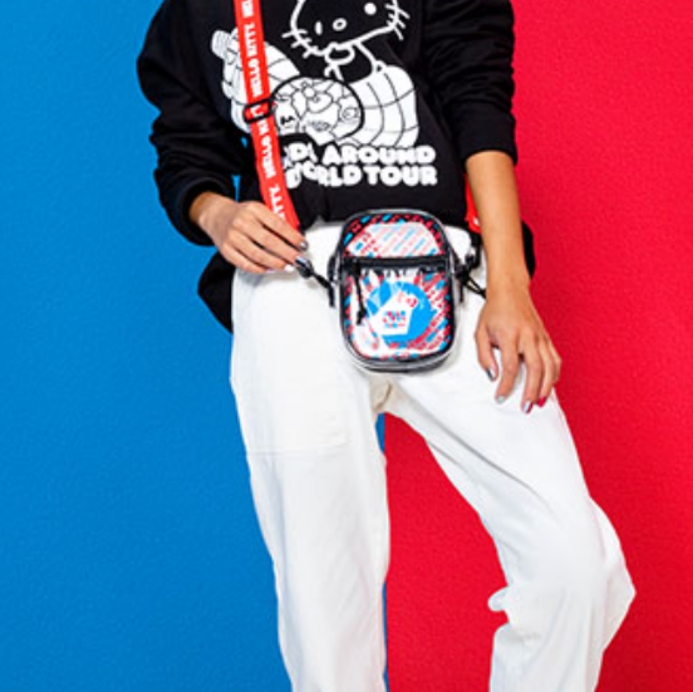 Hello Kitty Special Edition Crossbody Bag - Picture 6 of 7